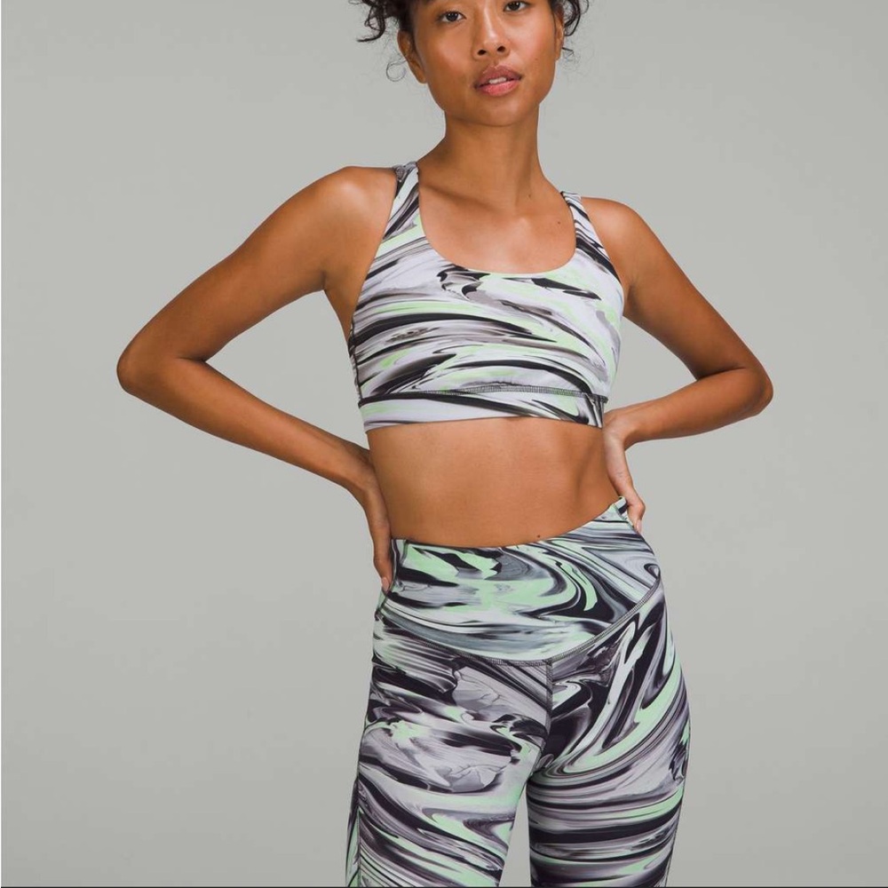 Lululemon Size 8 Energy Bra in Paint Glide Warp Multi Pattern